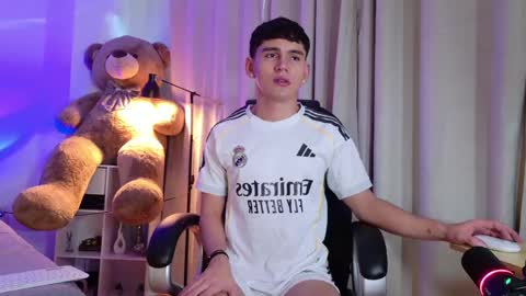 Snapshot of estebanperez_ chatting on 05.22.26 Esteban online show from 05.22.26