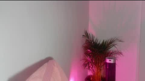 Snapshot of estefa1 chatting on 12.13.25 estefa1 online show from 12.13.25