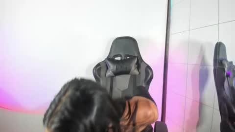 Estefa G online show from 11.20.25