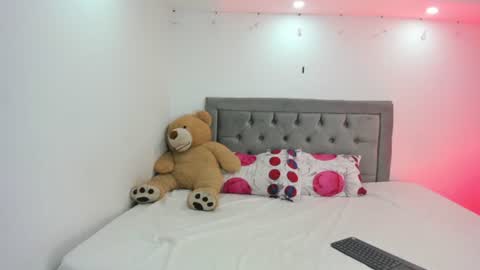 Snapshot of estehefany_gil chatting on 02.26.26 estehefany_gil online show from 02.26.26