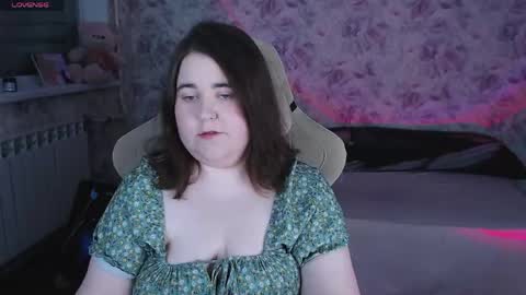 Snapshot of estelle_hicks chatting on 05.06.26 estelle_hicks online show from 05.06.26