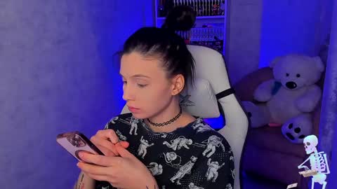 Snapshot of estercollins chatting on 02.04.25 Ester online show from 02.04.25