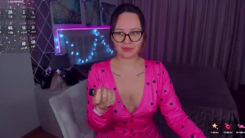 Snapshot of esterkiss chatting on 12.23.24 Odelia online show from 12.23.24