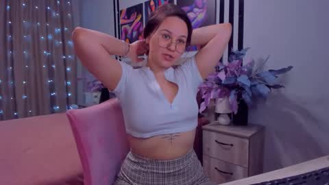 Snapshot of esterkiss chatting on 01.09.25 Odelia online show from 01.09.25