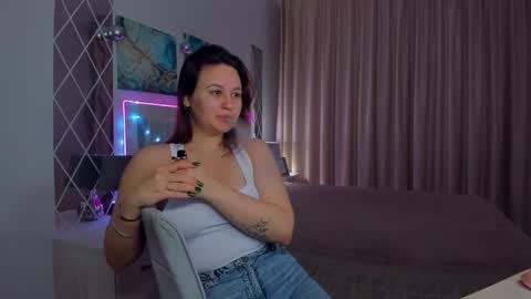 Snapshot of esterkiss chatting on 01.10.25 Odelia online show from 01.10.25