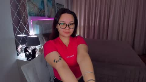 Snapshot of esterkiss chatting on 01.24.25 Odelia online show from 01.24.25