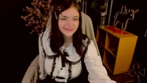 Ester  online show from 04.30.26