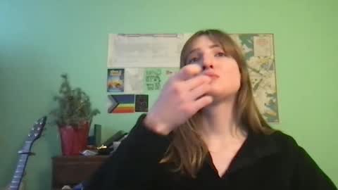 Esther Grey online show from 02.02.25