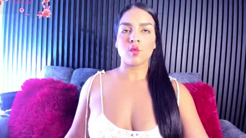Estrella Garcia  online show from 05.25.26