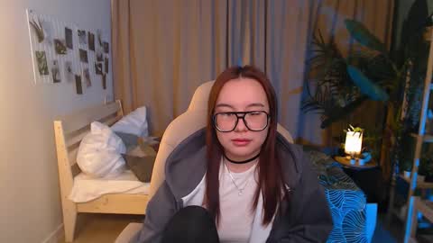 estrella_nouri online show from 03.10.26