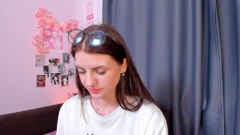 Anna  online show from 04.29.26