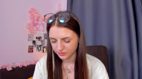 Anna  online show from 04.30.26