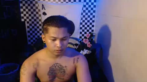 Snapshot of esward_tynn chatting on 11.10.25 im esward tynn online show from 11.10.25