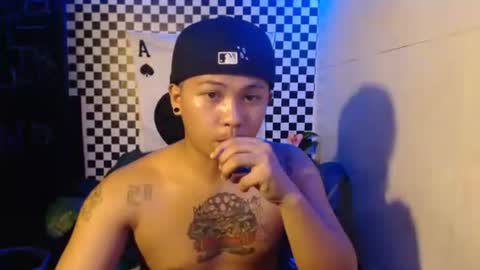 Snapshot of esward_tynn chatting on 11.11.25 im esward tynn online show from 11.11.25