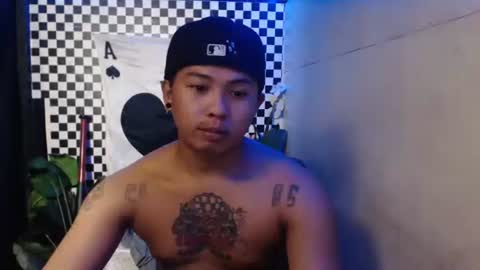 Snapshot of esward_tynn chatting on 12.01.25 im esward tynn online show from 12.01.25