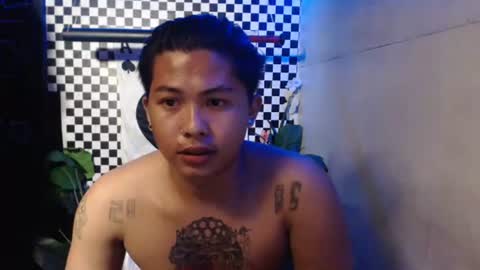 Snapshot of esward_tynn chatting on 12.01.25 im esward tynn online show from 12.01.25