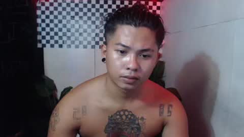 Snapshot of esward_tynn chatting on 12.21.25 im esward tynn online show from 12.21.25