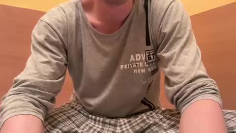 Snapshot of etat_on chatting on 02.14.25 Tom online show from 02.14.25