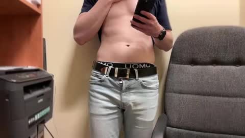 Snapshot of etat_on chatting on 02.18.25 Tom online show from 02.18.25