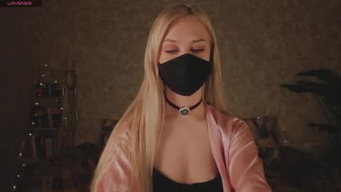 Snapshot of eternalophelia chatting on 03.27.26 Sophia online show from 03.27.26