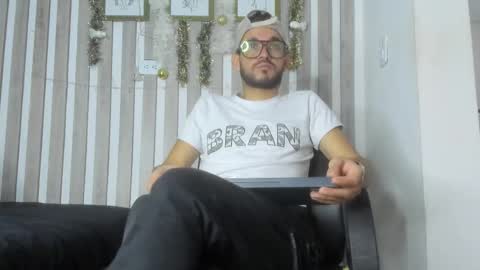 Snapshot of ethangrey_ chatting on 12.20.25 Ethan Grey online show from 12.20.25