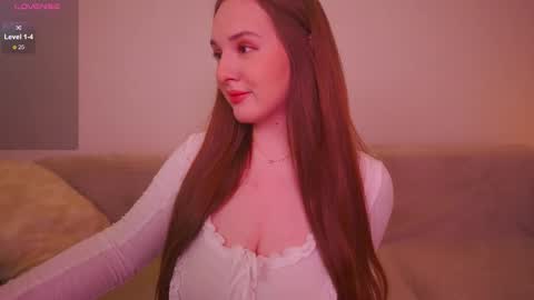 Snapshot of ettennayt chatting on 10.22.25 Hello I am AliseNext stream -  1700 GTM1 online show from 10.22.25
