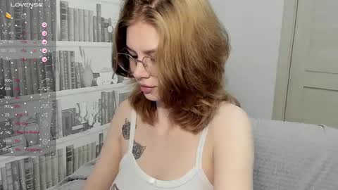 Snapshot of eumomino chatting on 02.20.26 Veronica Tiia Lilith left to right online show from 02.20.26