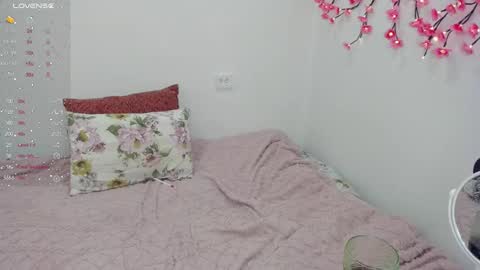 Veronica Tiia Lilith left to right online show from 03.10.26