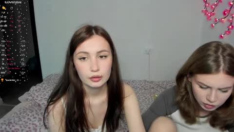 Veronica Tiia Lilith left to right online show from 05.13.26