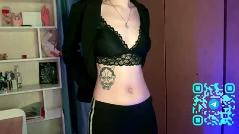 Snapshot of eunabiddlecome chatting on 04.18.26 Kate online show from 04.18.26