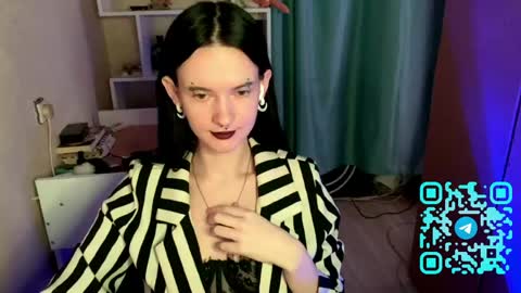Snapshot of eunabiddlecome chatting on 04.19.26 Kate online show from 04.19.26