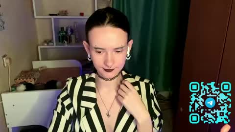 Snapshot of eunabiddlecome chatting on 04.23.26 Kate online show from 04.23.26