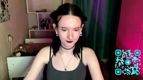 Snapshot of eunabiddlecome chatting on 04.25.26 Kate online show from 04.25.26