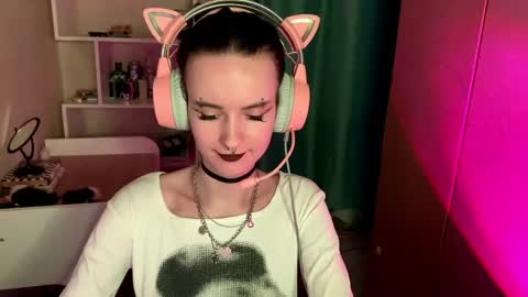Snapshot of eunabiddlecome chatting on 05.08.26 Kate online show from 05.08.26