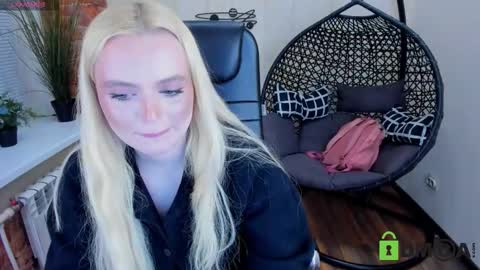 Snapshot of eva2213 chatting on 02.19.26 eva2213 online show from 02.19.26