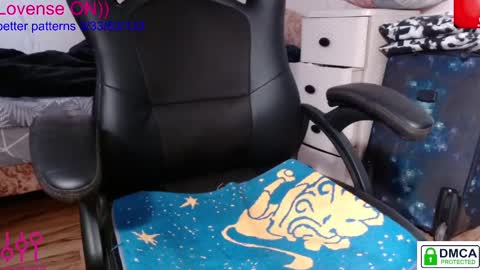Snapshot of eva_blond_hot chatting on 02.19.25 Eva online show from 02.19.25