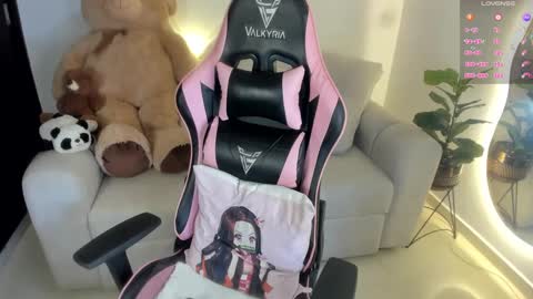 Snapshot of eva_lee18 chatting on 03.11.25 Eva online show from 03.11.25