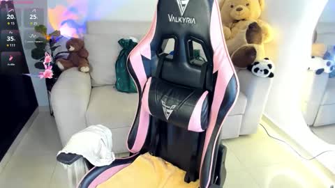 Snapshot of eva_lee18 chatting on 10.17.25 Eva online show from 10.17.25