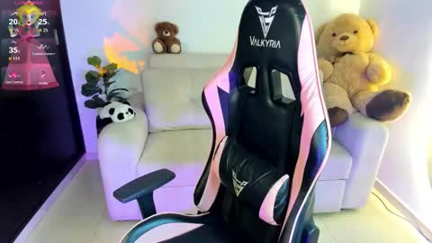 Snapshot of eva_lee18 chatting on 11.08.25 Eva online show from 11.08.25