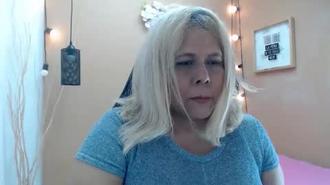 Snapshot of eva_love49 chatting on 11.12.25 eva_love49 online show from 11.12.25