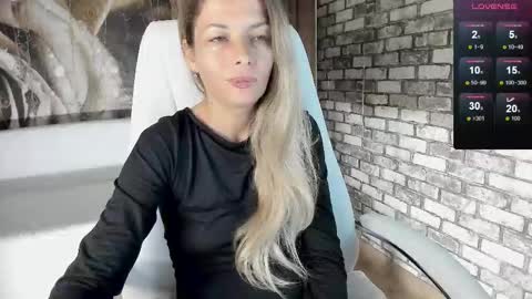 Snapshot of eva_melow chatting on 09.24.25 Eva online show from 09.24.25