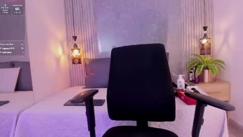 Snapshot of eva_milfxxx chatting on 06.11.26 eva online show from 06.11.26