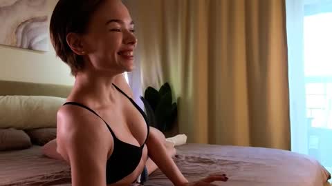 Snapshot of eva_natsumi chatting on 03.10.25 Eva online show from 03.10.25