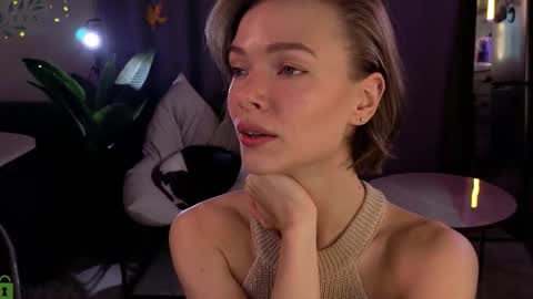 Snapshot of eva_natsumi chatting on 11.05.25 Eva online show from 11.05.25