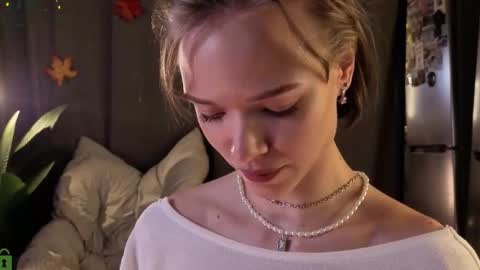 Snapshot of eva_natsumi chatting on 11.08.25 Eva online show from 11.08.25