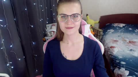 Snapshot of eva_orchid chatting on 01.10.25 Eva online show from 01.10.25