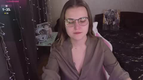 Snapshot of eva_orchid chatting on 10.21.25 Eva online show from 10.21.25
