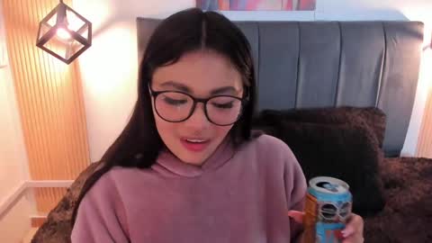 Snapshot of eva_rosee_ chatting on 10.10.25 Eva Emily online show from 10.10.25