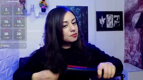 Snapshot of eva_rosell chatting on 10.24.25 Eva online show from 10.24.25