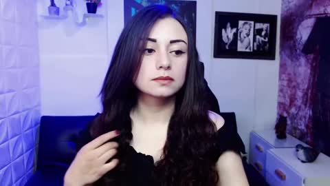 Snapshot of eva_rosell chatting on 11.12.25 Eva online show from 11.12.25